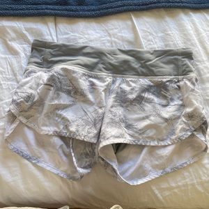 Lululemon speed-up 2.5” shorts